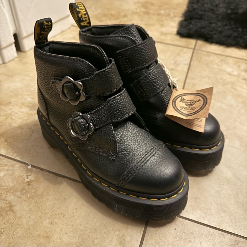 NWT Dr. Martens Devon Flower buckle platform boots, women’s size 8